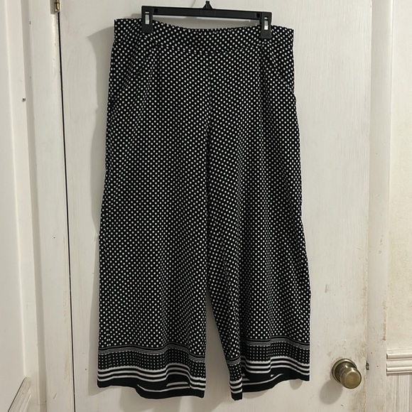 NWOT Max Studio Women Black/White Polka Dot Stretchy Wide Leg crop Pants - Picture 2 of 9